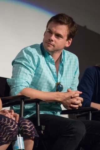 Tommy Dewey height profile photo