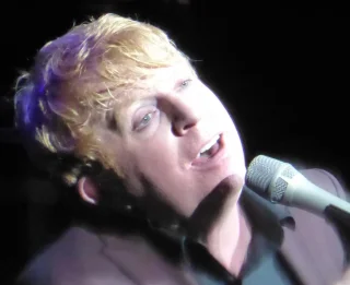 Tommy Fleming (musician) height profile photo
