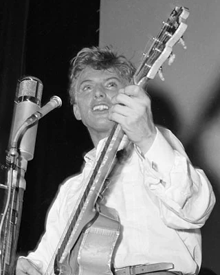 Tommy Steele height profile photo