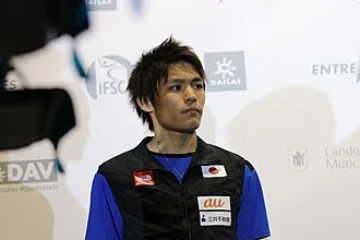 Tomoa Narasaki height profile photo