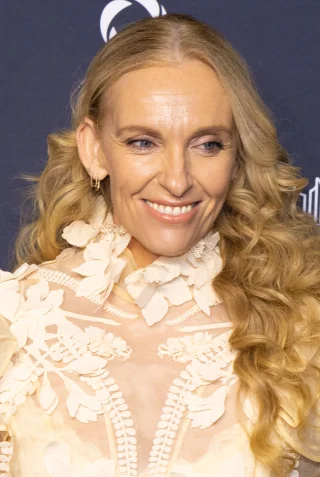 Toni Collette height profile photo