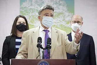 Tony DeLuca (politician) height profile photo