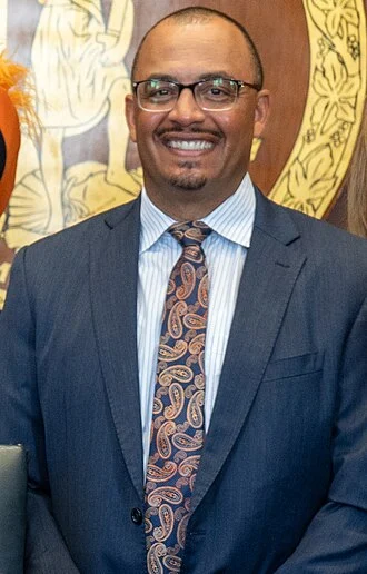 Tony Elliott (American football coach) height profile photo