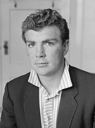 Tony O'Reilly height profile photo
