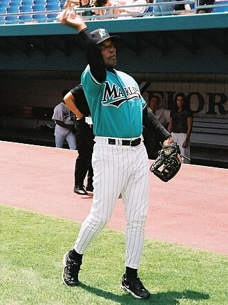 Tony Taylor (baseball) height profile photo