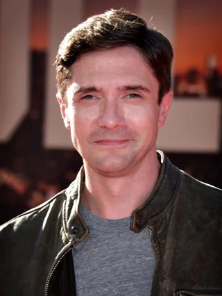 Topher Grace height profile photo