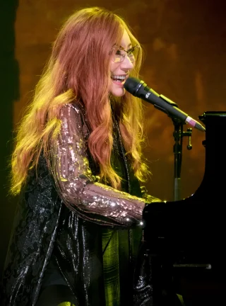 Tori Amos height profile photo