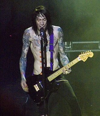 Trace Cyrus height profile photo