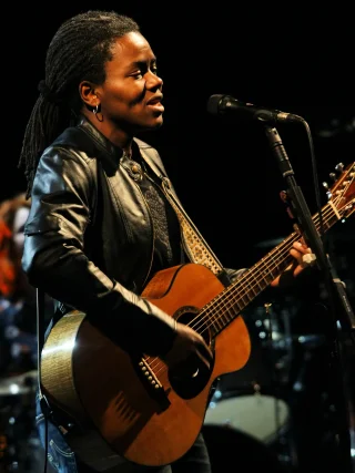Tracy Chapman height profile photo