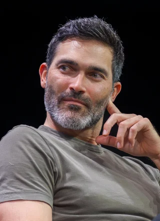Tyler Hoechlin height profile photo