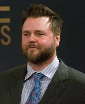 Tyler Labine height profile photo