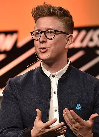 Tyler Oakley height profile photo