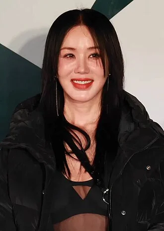Uhm Jung-hwa height profile photo