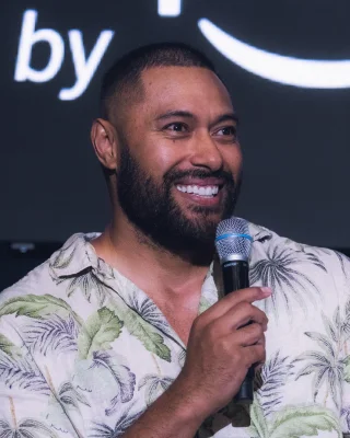 Uli Latukefu height profile photo
