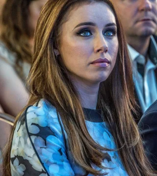Una Healy height profile photo