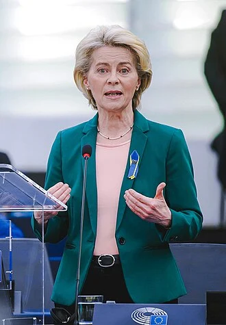 Ursula von der Leyen height profile photo