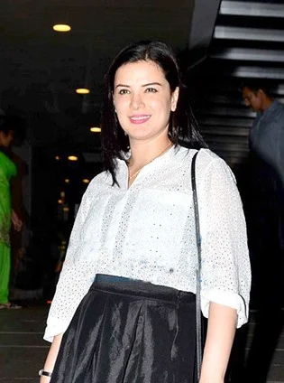 Urvashi Sharma height profile photo
