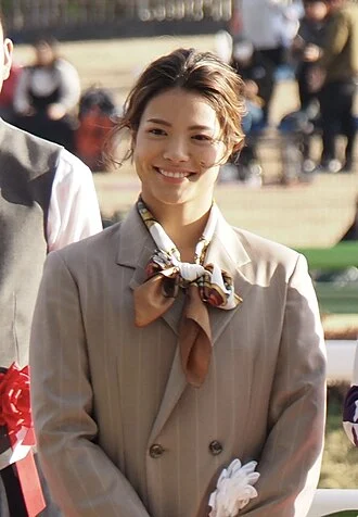 Uta Abe height profile photo