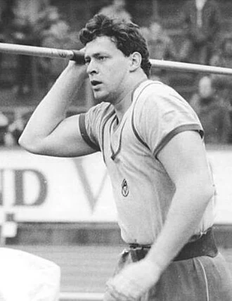 Uwe Hohn height profile photo