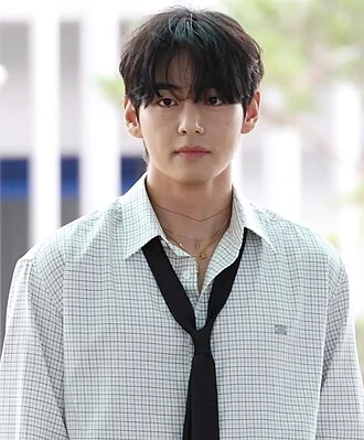 V (singer) height profile photo