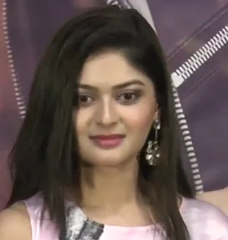 Vaibhavi Shandilya height profile photo