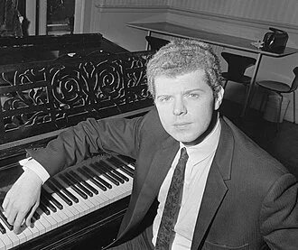 Van Cliburn height profile photo