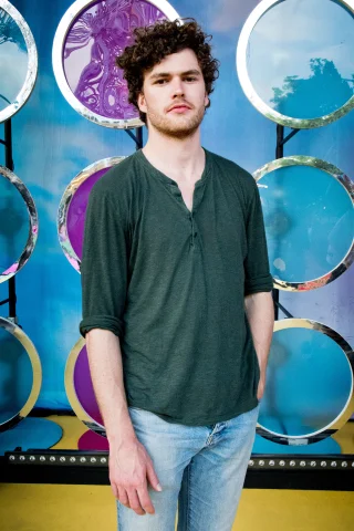 Vance Joy height profile photo