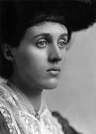 Vanessa Bell height profile photo