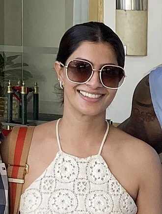 Varalaxmi Sarathkumar height profile photo