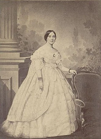 Varina Davis height profile photo