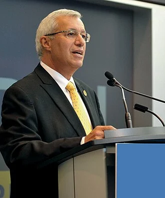 Vic Fedeli height profile photo