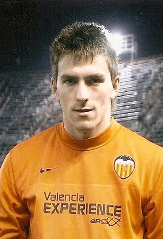 Vicente Guaita height profile photo