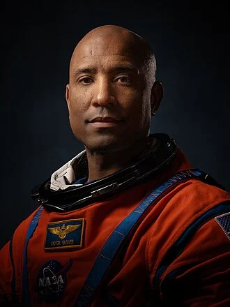 Victor Glover height profile photo