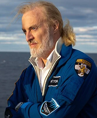Victor Vescovo height profile photo