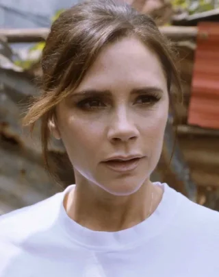 Victoria Beckham height profile photo