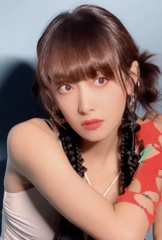 Victoria Song height profile photo