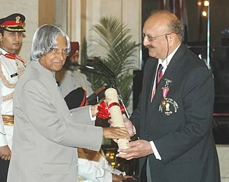 Vijaypat Singhania height profile photo