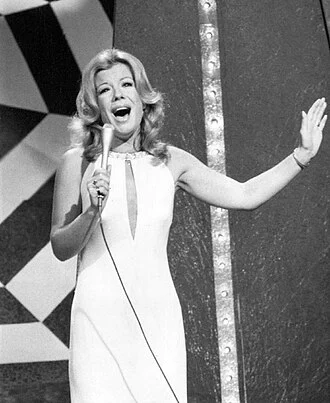 Vikki Carr height profile photo