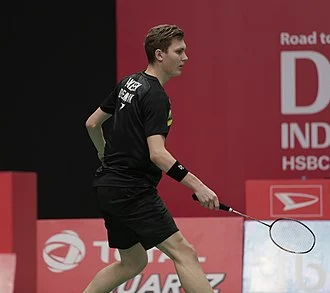 Viktor Axelsen height profile photo
