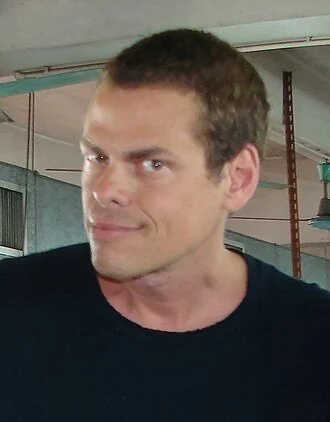 Vince Offer height profile photo