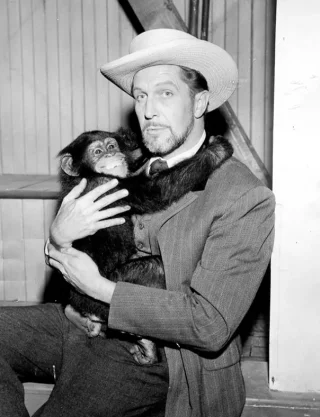 Vincent Price height profile photo