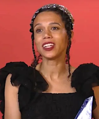 Vinette Robinson height profile photo
