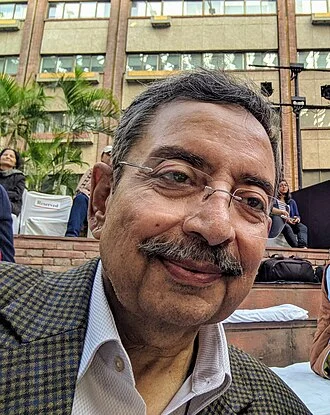 Vinod Dua height profile photo