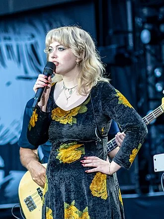 Violet Grohl height profile photo