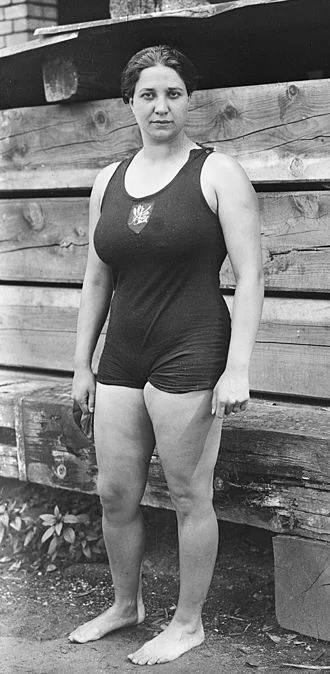 Violette Morris height profile photo