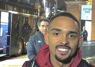 Vitinho (footballer, born July 1999) height profile photo