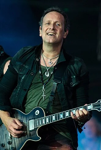 Vivian Campbell height profile photo