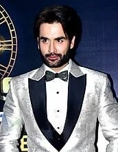 Vivian Dsena height profile photo