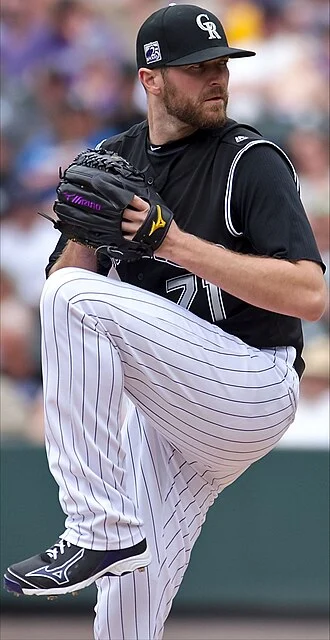 Wade Davis (baseball) height profile photo