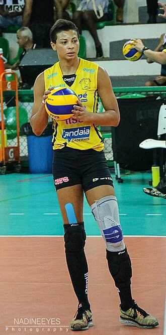 Walewska Oliveira height profile photo